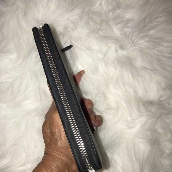 Authentic Prada Triangle Logo Black zip around wallet - Picture 7 of 9